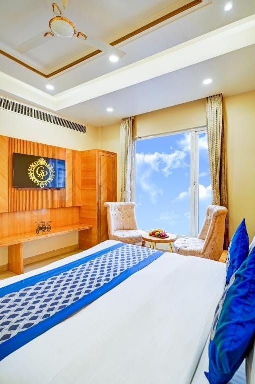 Hotel-Gold-palace image